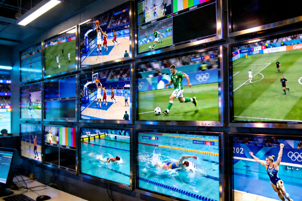 今年会赛场窗口直播中心，显示多个体育赛事直播画面